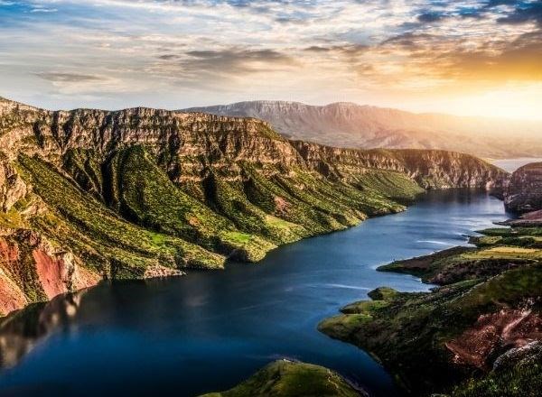 19 Mayıs Özel Uçaklı Hakkari Şırnak ve Ters Laleler Turu 3 Gece