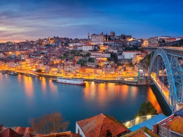 **PROMOSYON**Porto - Lizbon - Coimbra Turu Özel Havayolları 4 Gece 