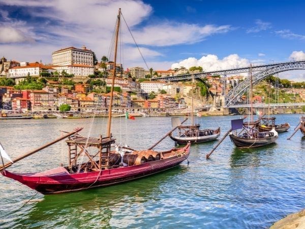 **PROMOSYON**Porto - Lizbon - Coimbra Turu Özel Havayolları 4 Gece 