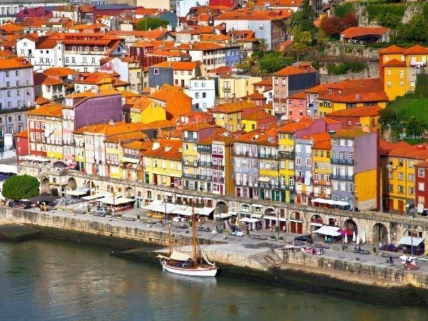 **PROMOSYON**Porto - Lizbon - Coimbra Turu Özel Havayolları 4 Gece 