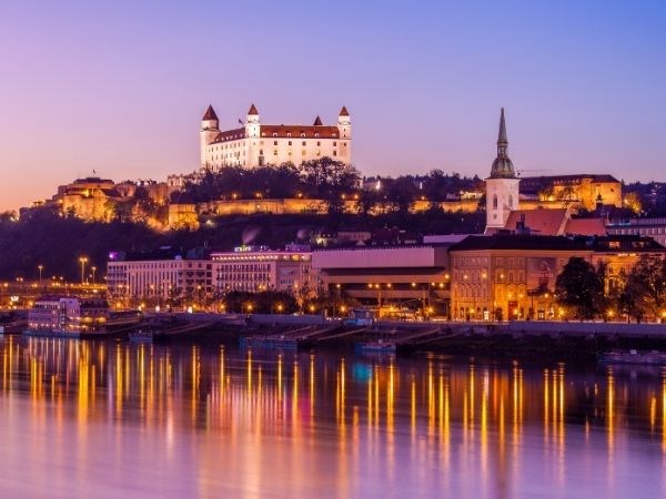 Budapeşte  Viyana Prag Pegasus Havayolları  7 Gece   (Bratislava turu dahil)