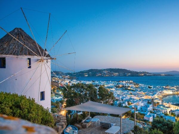 Görkemli Santorini ve Mykonos Aegean Hava Yolları 5 Gece